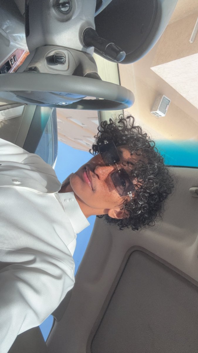 شوفولي حل مع النظارات كل شوي وهي متكسرة .