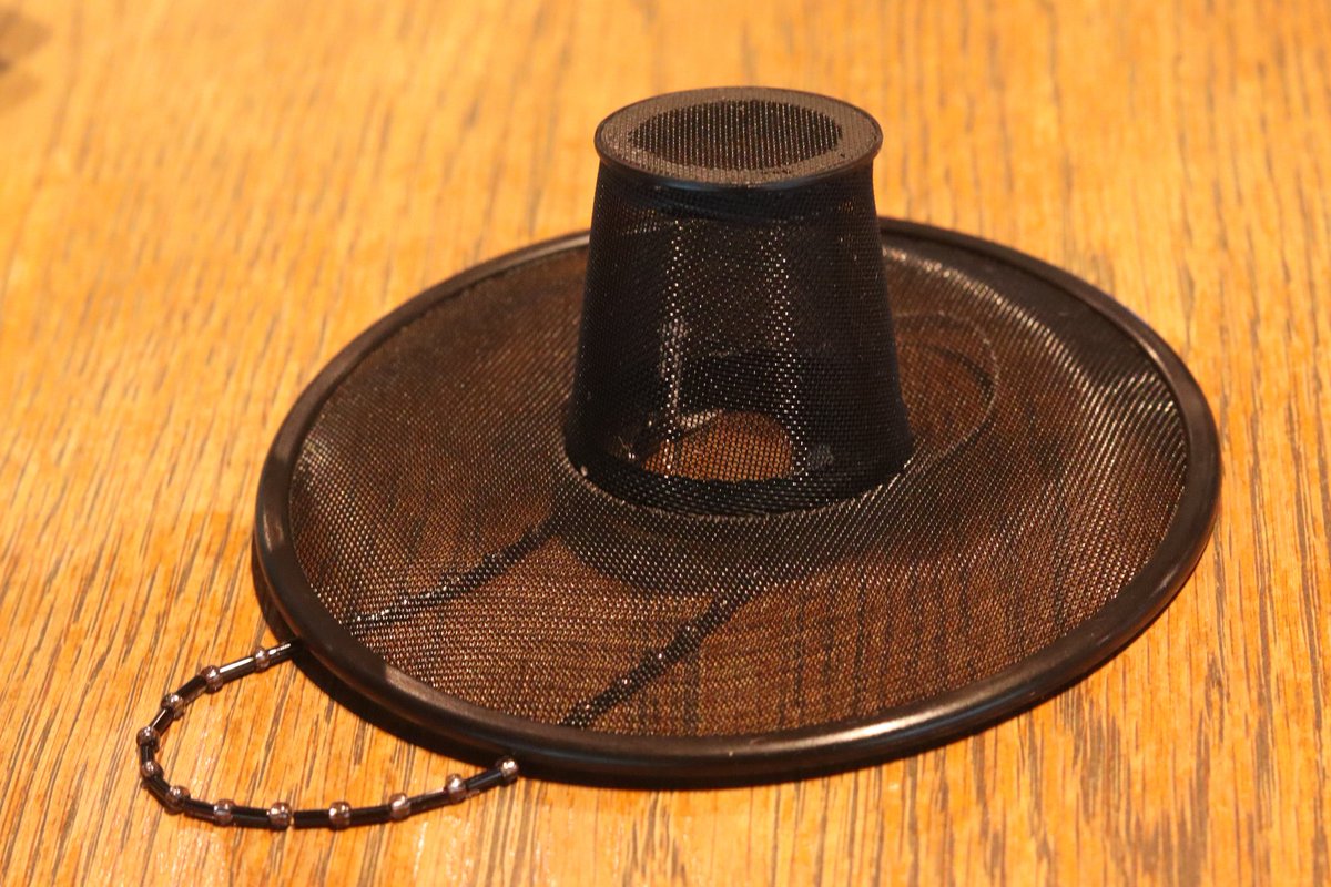 안녕하세요 레인입니다!
23년부터 우당탕탕 굴러온 솜더레인이 곧 2주년이 됩니다!👏 
그리고 어느샌가 팔로워 수도 1000이 넘어서 깜짝 놀랐어요. 정말정말 감사합니다.

그래서 본 트윗을 RT+팔로 해주신 분 중 추첨을 통해 한 분께 갓&amp;차사두루마기 세트를 드릴까 합니다.
추첨은 2주년이 되는 날~!