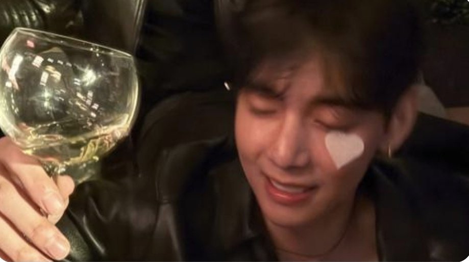 Taehyung is indeed the epitome of love 🤍