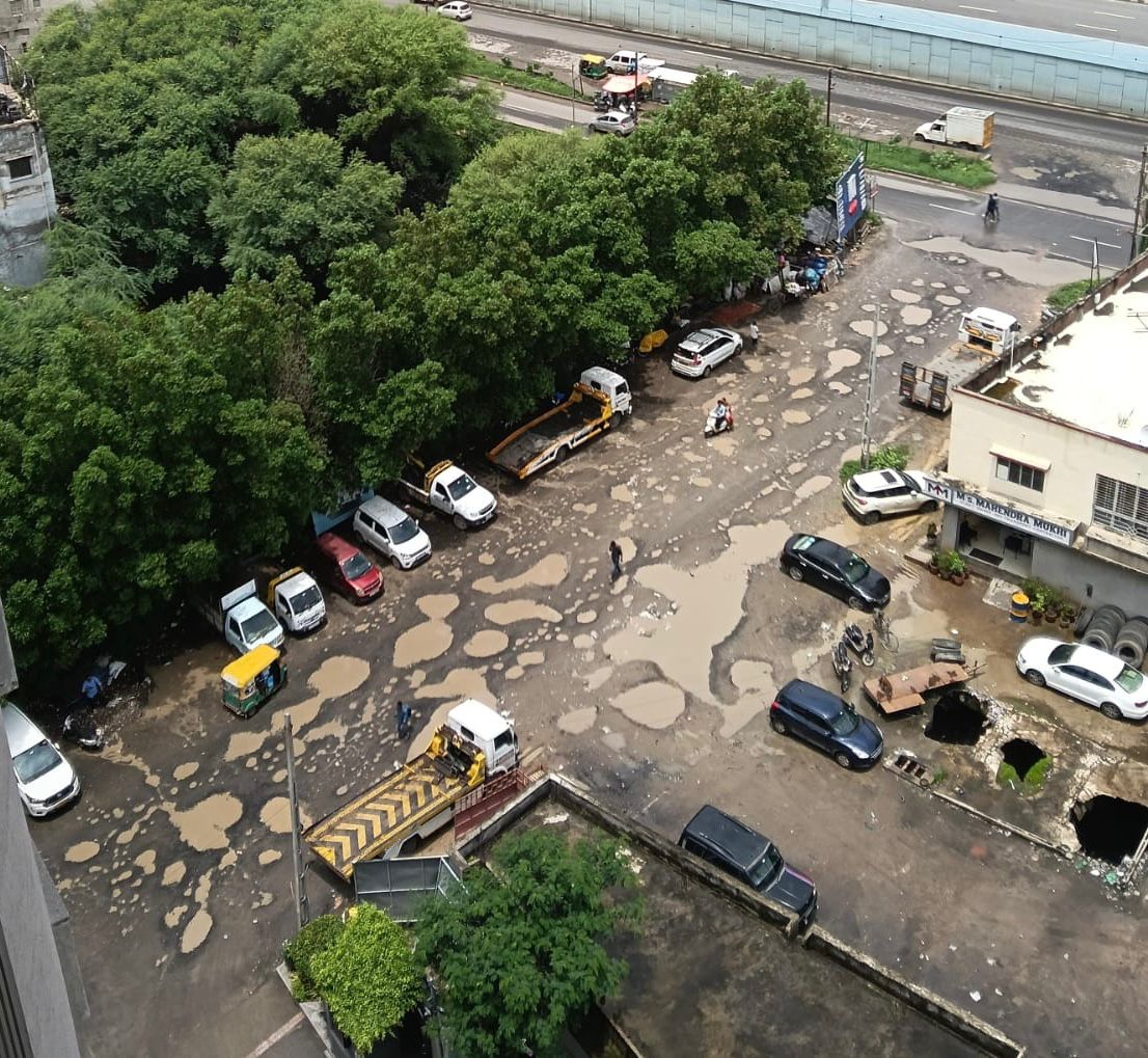 carajeshdixit19's tweet photo. 🚧 Neglect in Urban Planning!
TP Road for WTT (FP 24, TP Scheme 90, Makarba) still not constructed despite BU granted in 2021!
Builder: United Buildcon
Society: WTT Comm. Co-op Soc Ltd
@AMC_Amdavad @InfoAUDA @CMOGuj
📍 No access,safety hazards!
#Ahmedabad #AUDA #AMC #UrbanNeglect https://t.co/tvzEWeLbFJ