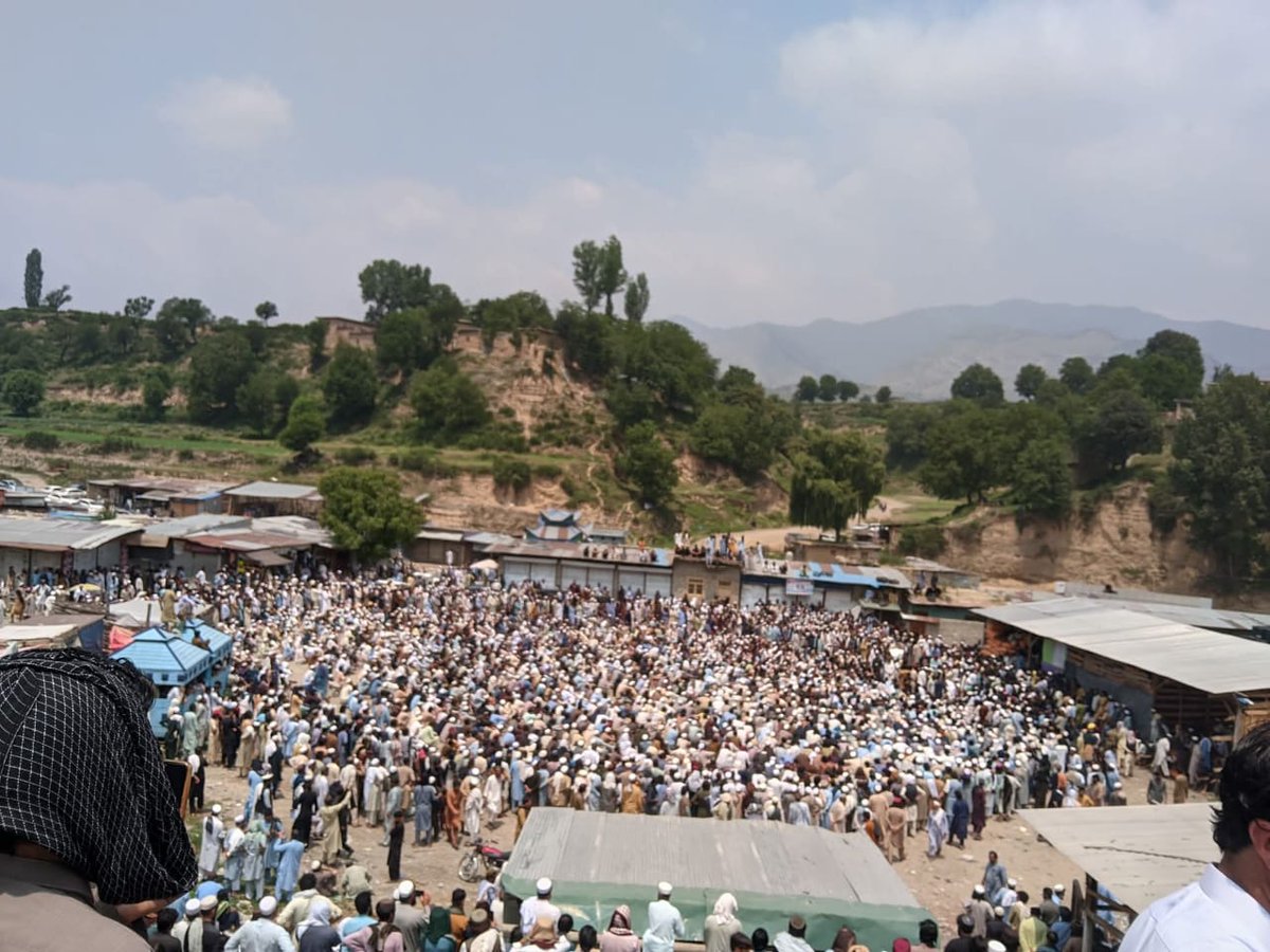 AliAkhtarAfridi's tweet photo. وادی تیراہ میں ممکنہ ملٹری آپریشن اور نقل مکانی کیخلاف ہزاروں کی تعداد میں عوام احتجاجاً نکل پڑے. پہاڑی علاقوں میں رہائش پزیر عوام کی اتنی بڑی تعداد میں نکلنا اس بات کا ثبوت ہے کہ وادی تیراہ کے عوام مزید ملٹری آپریشن اور نقل مکانی کے متحمل نہیں ہے۔
#WarOnTerror  #Insurgency https://t.co/niidskON42