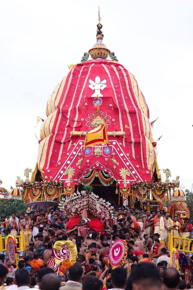 MJMahima1's tweet photo. ମଣିମା 🙏🏻

କୋଟି ଓଡ଼ିଆଙ୍କ ମଉଡ଼ମଣି, ଜଗତର ନାଥ ମହାପ୍ରଭୁ ଶ୍ରୀ ଜଗନ୍ନାଥ ଦିବ୍ୟ ପହଣ୍ଡିରେ ଆସି ନନ୍ଦିଘୋଷ ରଥରେ ବିଜେ କରିଛନ୍ତି। 
#BahudaYatra #RathaJatra2025 #RathaYatra2025 https://t.co/0xCQ54cRP9