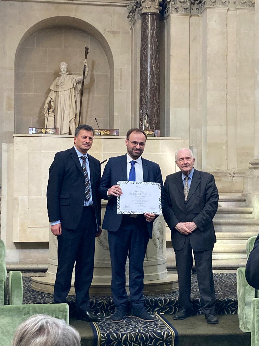 Ce mercredi, j'ai eu le grand honneur de recevoir le prix de la Fondation Tilsit/Institut de France pour mes recherches sur les expéditions françaises en Méditerranée au XIXème siècle. Un encouragement à poursuivre mes recherches!
