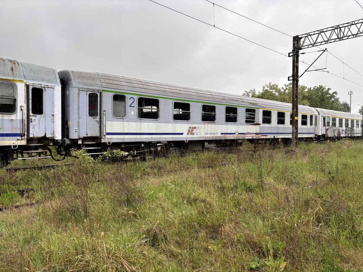 🆕 Pierwsza „ofiarą” mod. na Combo stał się wagon #112Ar, który uczestniczył w wypadku na przejeździe kolejowo- drogowym w 2015 roku w miejscowości Rozprza. Wagon został ❌ z modernizacji, a nowy „dawca” już zastąpił jego miejsce ✅

ℹ️ Z1B-10 oraz Z1B-20 przechodzą próby 🛠️