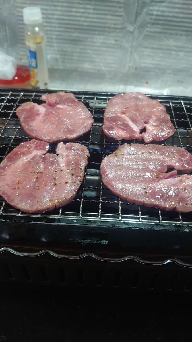 774nomitu's tweet photo. 牛タンの呪い?
いや、食いたくなっただけw
肉屋で切ってもらう!
5mmがちょうどいい!
#山吉
#5mm
#牛タン
#炉端焼き https://t.co/6hXmKWE2Kk