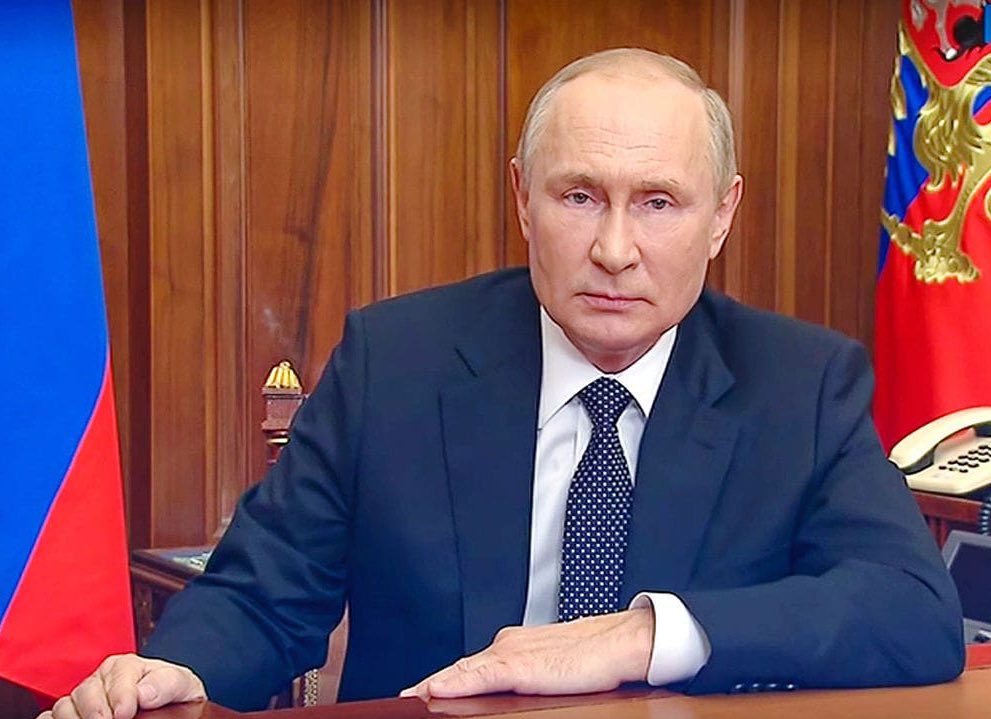 🚨
Russia is the first country to officially recognize the terror organisation of the Taliban as the legitimate government of Afghanistan 
 
The Taliban flag was raised over the Afghan embassy in Moscow.

Is Putin inspired by the proxy system of the Iranian regime?