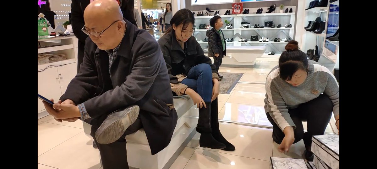 Removeyourboots's tweet photo. #扫楼打胶 #长靴 #靴子 #过膝靴 街拍鞋店长靴脱靴试穿视频 https://t.co/TBLCw9lFls