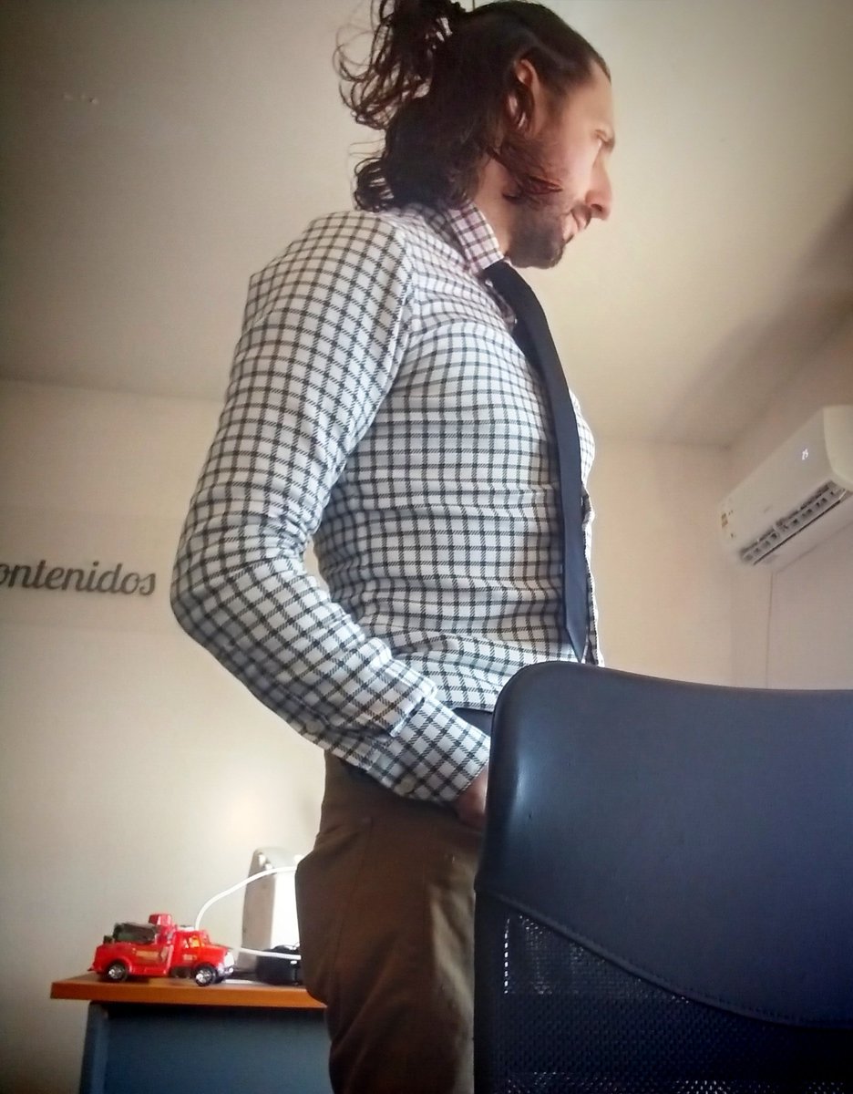 McCandless142AS's tweet photo. @tauramanso @herqles_es Tranquilo que q a ti no te tocan ni con un palo, ni vestido ni sin vestir... Por comentarios como el tuyo el mundo va como va. https://t.co/Mg7fSfz71t