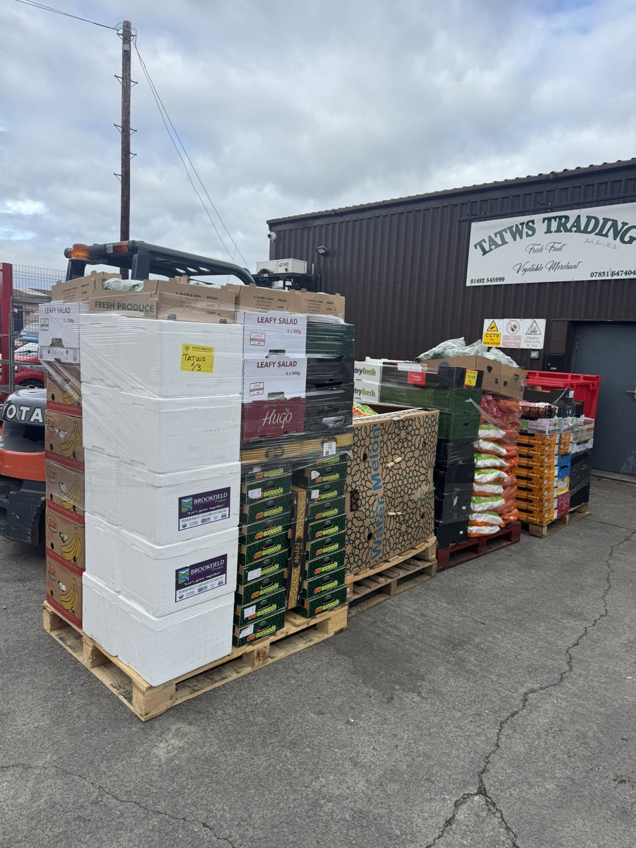Last lorry of 3 this morning &amp; last delivery of another Busy Busy week 💪💪💪💪💪💪