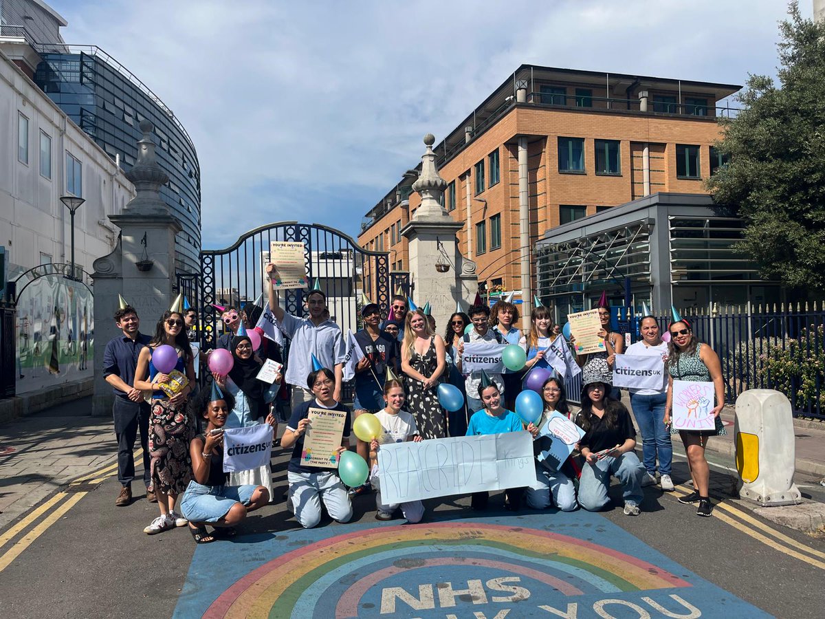CitizensUK's tweet image. 🎂 Happy 77th birthday, @NHS! This week, community leaders from @NLondonCitizens brought cake, cards &amp;amp; a message to @RoyalFreeNHS: Pay all staff, including outsourced workers, the real #LivingWage.

Will the Royal Free make their wish come true?