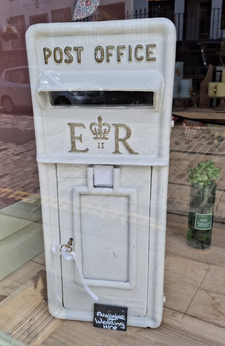 CDhubh's tweet image. For ##PostboxSaturday
It is a decorating thing...
South Queensbury and Falkland.