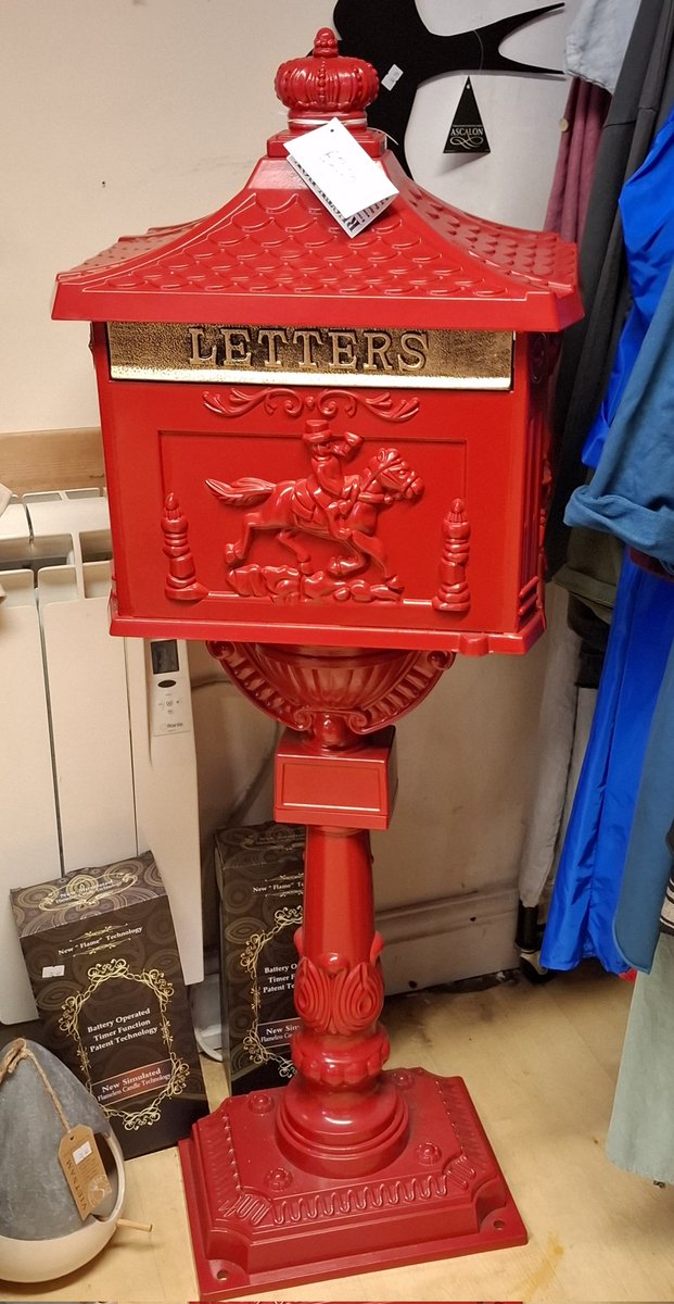 CDhubh's tweet image. For ##PostboxSaturday
It is a decorating thing...
South Queensbury and Falkland.