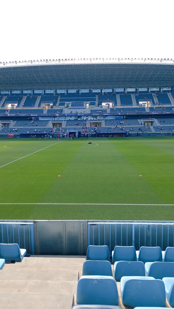 Para mí, no hay debate. Málaga NO debe renunciar a 270 millones de euros para hacer un estadio de 45 mil espectadores. Es la mayor inversión en infraestructuras deportivas de la historia en Málaga. Así que, gestionese, y bien. Es mucho dinero y responsabilidad.