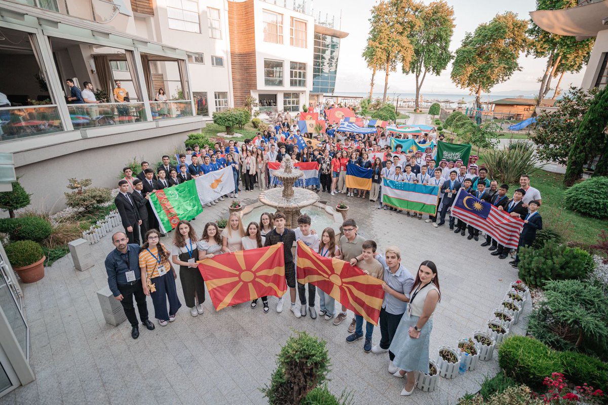 Il s'agit là de la meilleure performance de l'équipe de France depuis qu'elle participe à cette Olympiade Junior !

🥇🥇🥈🥈🥈🥉

Bravo à toute l'équipe ! 🎉

Retrouvez les résultats officiels ici : jbmo.ucoz.org/news/jb25ir/20…

Et le classement par équipes : jbmo.ucoz.org/news/ib25tr/20…