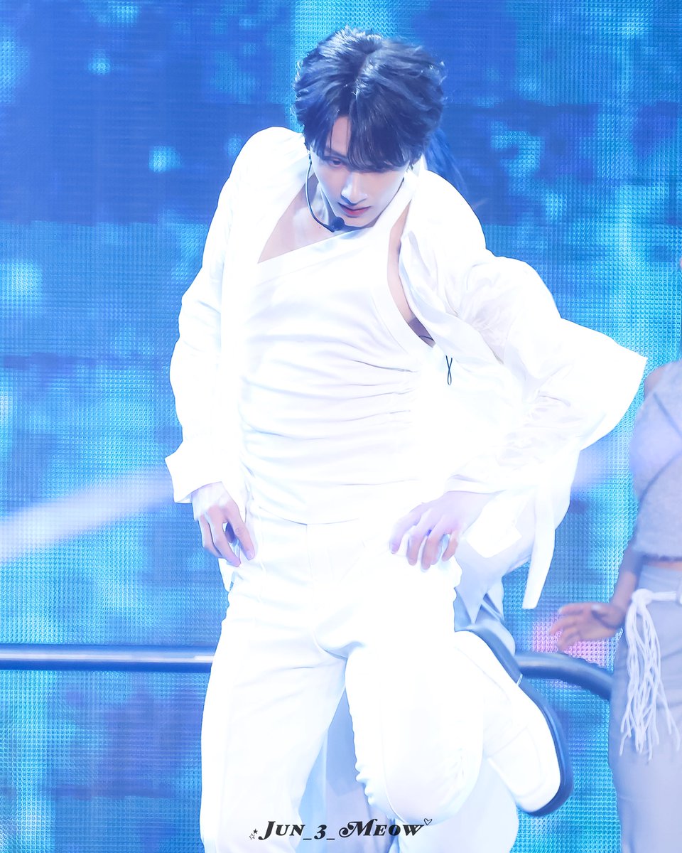 Ocean View 🌊🐈

20240427 Follow again Soul

#JUN #준 #ジュン
#문준휘 #文俊辉  #ムンジュンフィ 
#SEVENTEEN #세븐틴