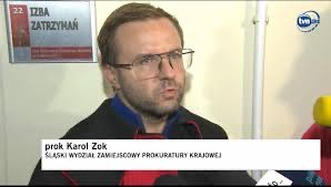 Bodnarowiec roku Karol Zok - wierny do samego końca.

Pan Stanisław z Biura Administracyjnego Ministerstwa Sprawiedliwości zamówił już tabliczkę z napisem "Przemysław Rosati". Urzędnicy zapominają powoli, kto podkładał szefowi projekty najgorszych decyzji. Funkcyjni prokuratorzy
