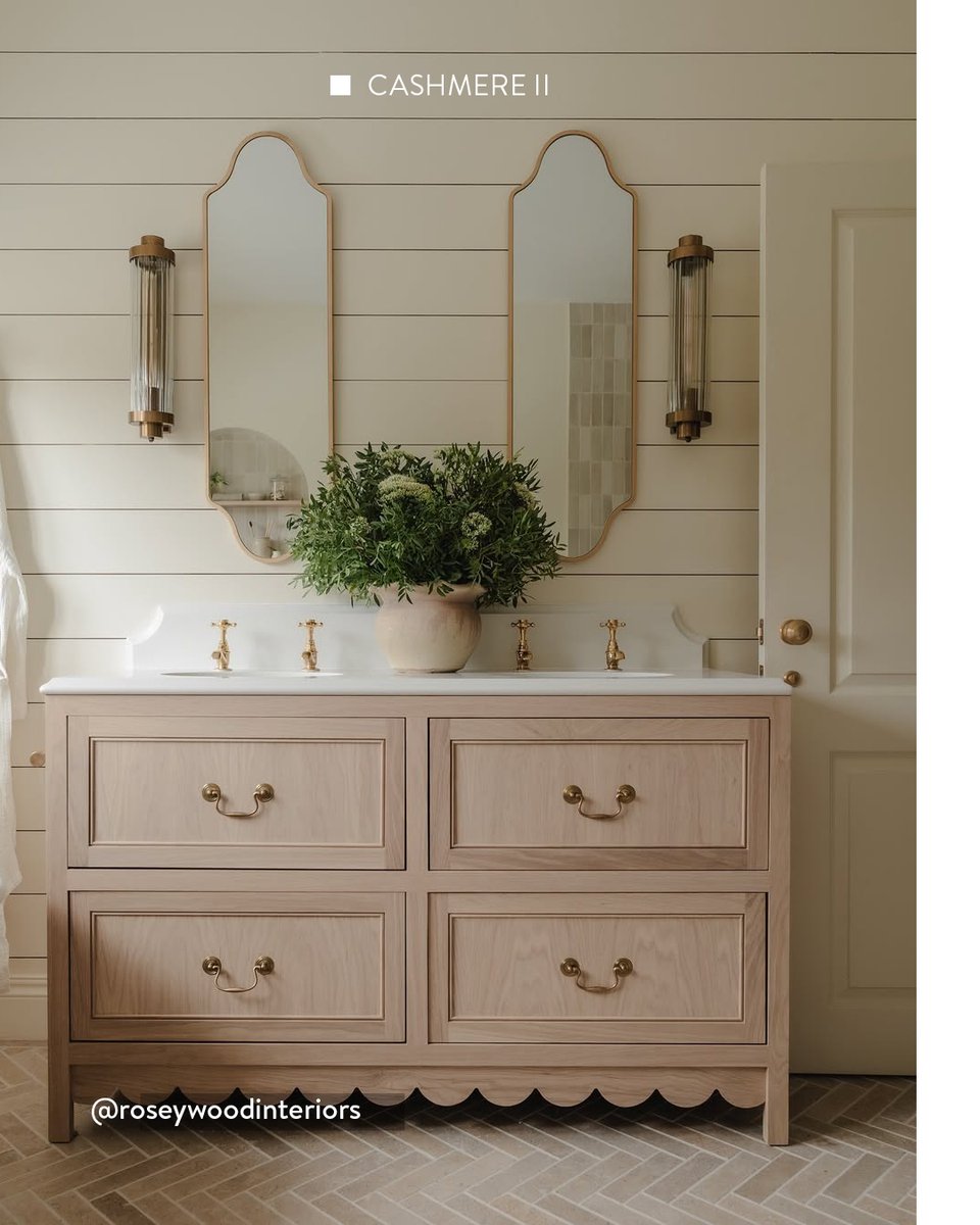 paint_library's tweet image. Discover five neutrals from the Architectural Colours that create a gentle, soothing living environment. 

paintandpaperlibrary.com/advice/the-bes…

1. Canvas I @thehousethatblackbuilt
2. Powder I @bobbins.at.home
3. Stone II, Soumak @littlehouseonthecorner
4. Cashmere II @roseywoodinteriors