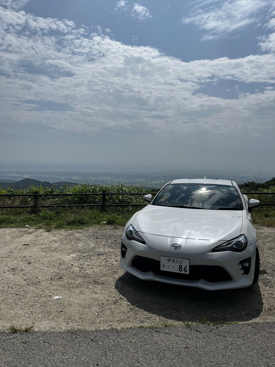Nakatea2's tweet photo. 友達の納車したばかりのスイスポクラッチを踏んで86って重いんだって知った https://t.co/KJkw21s5fF
