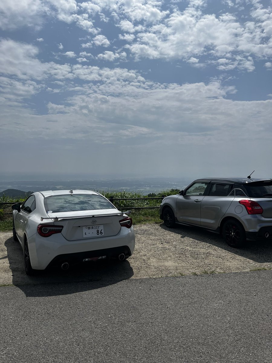 Nakatea2's tweet photo. 友達の納車したばかりのスイスポクラッチを踏んで86って重いんだって知った https://t.co/KJkw21s5fF