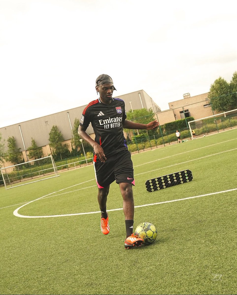 zuidtotzuidoost's tweet photo. Trainen met pet op, dat is een different motion…🧢
#eindbaas https://t.co/C2Sbft4po4
