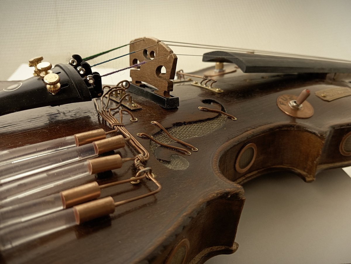 svisound's tweet photo. #steampunk #electricviolin #Steamlin01 #uniqueinstruments #handmade https://t.co/X2Ta95ILBQ