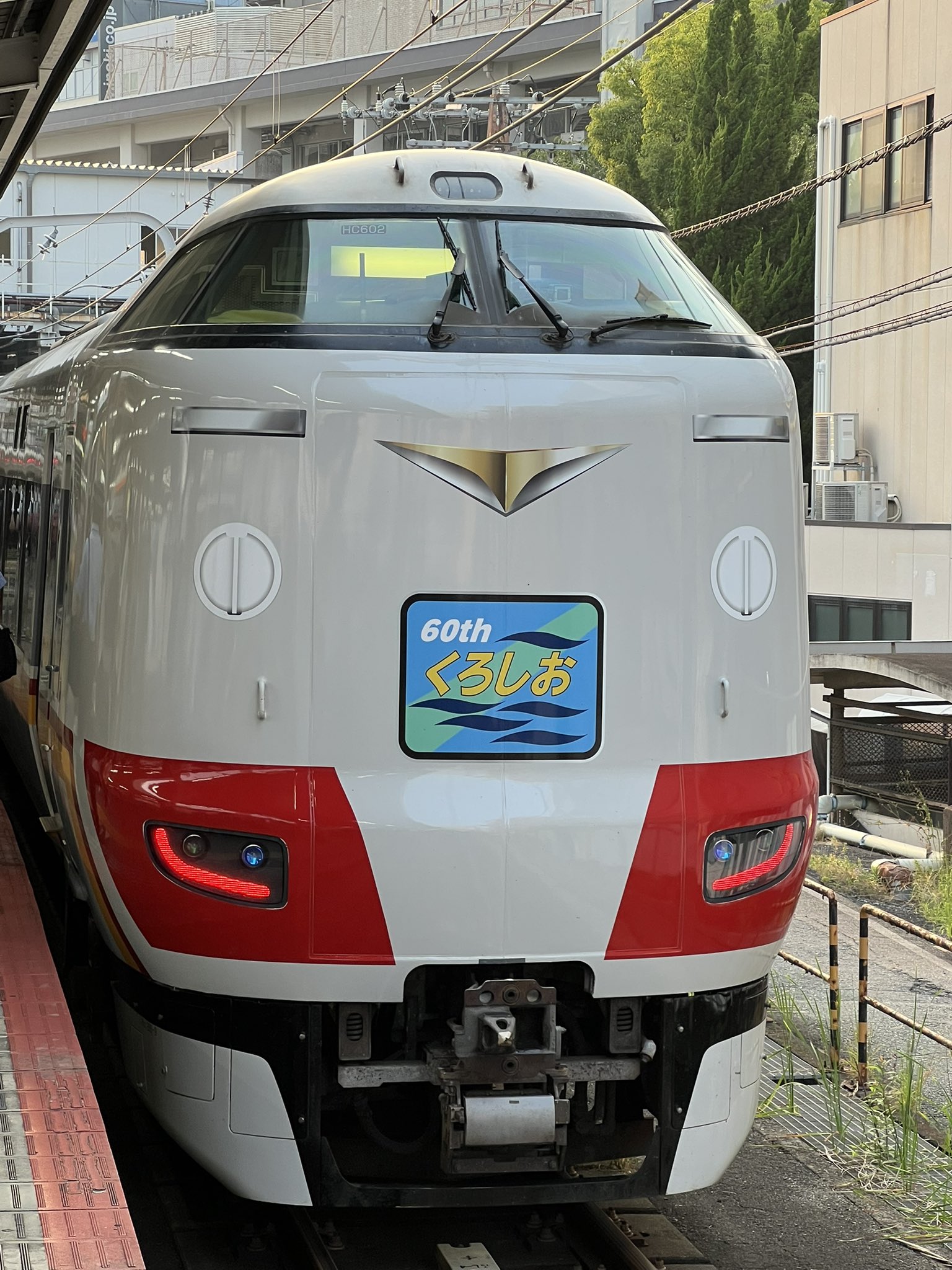 天王寺駅で特急 「くろしお」 が終日1番のりばから発車！ 線路