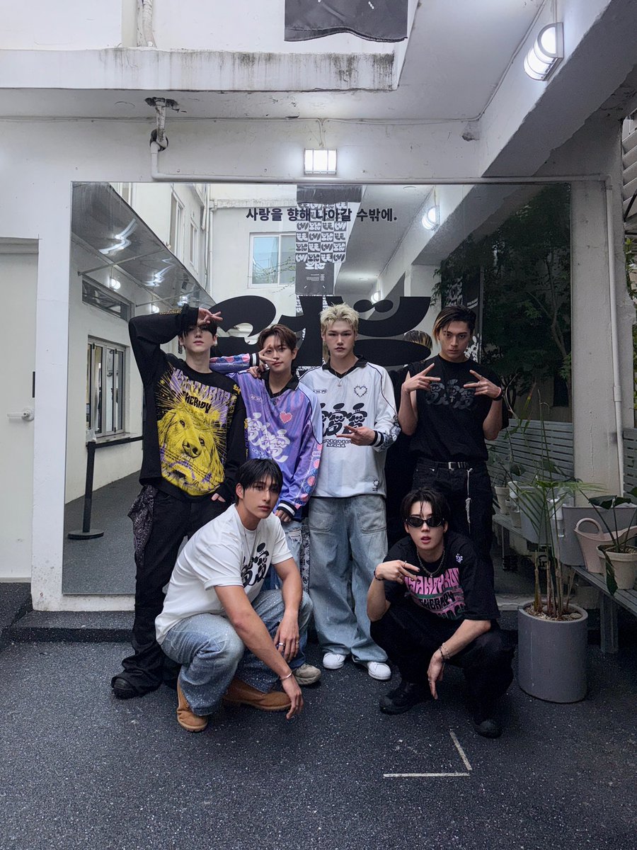 JUSTB_Official's tweet image. [#JUSTB_BY] 📸JUSTB GUERRILLA LIVE STAGE

#JUSTB #저스트비