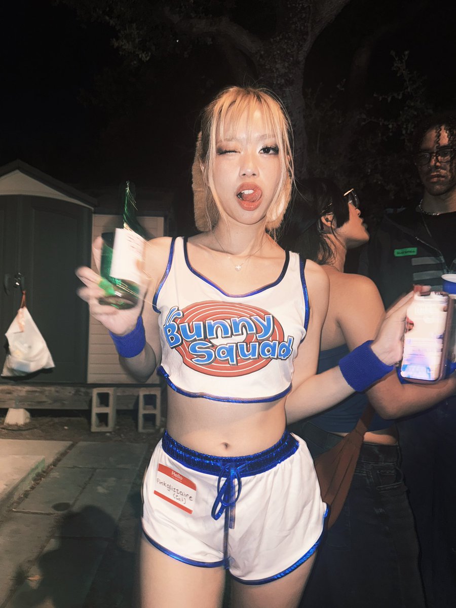 (ง'̀-'́)ง strawberry shortbitch tweet media