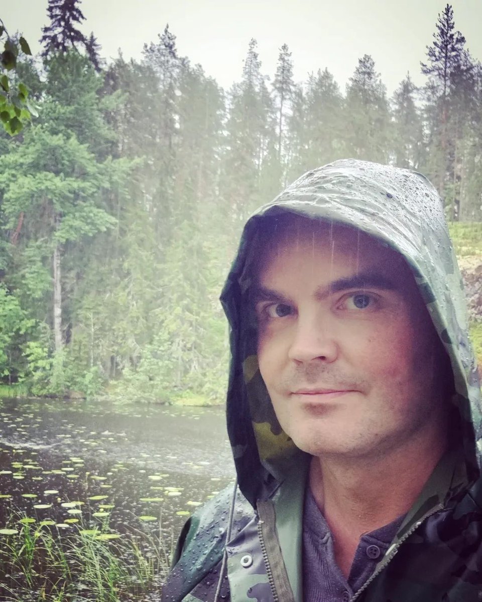 Sain kutsun Helsingin Kirjamessuille. Torstaina 23.10. esiinnyn siellä kahdesti.

Klo 12.30 minua haastatellaan Senaatintori-lavalla ja klo 17.00 Suomalaisen (Kirjakaupan?) osastolla yhdessä Anja Snellmanin kanssa.

Olen messuilla koko torstain. Tulehan juttelemaan!

Kesä ❤️☂️🇫🇮