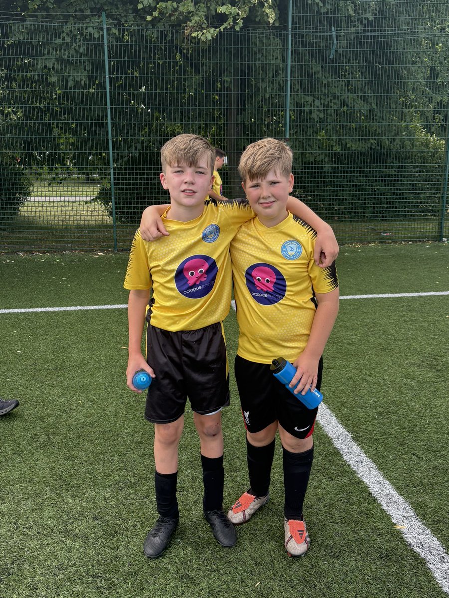 MaghullYellow's tweet image. After last seasons heroics it looks like the boys need a break, very slow start, we asked them to win the 2nd half tho which they did handily.
Goals Jacob D⚽️ Noah⚽️ OG⚽️
Parents 🏆 Michael  
Coaches 🏆 Jacob C 
Both for getting stuck in and giving maximum effort
#maghullyellow