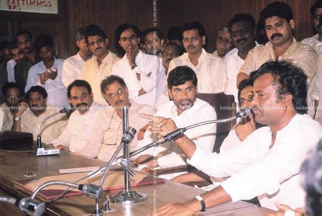 RajReddyTweets's tweet image. ఆ వెనకాల నుండి గుంట నక్కల చూసే చంద్రబాబు నాయుడు గారి కోవర్ట్ గుర్తు పట్టిండ్రా?