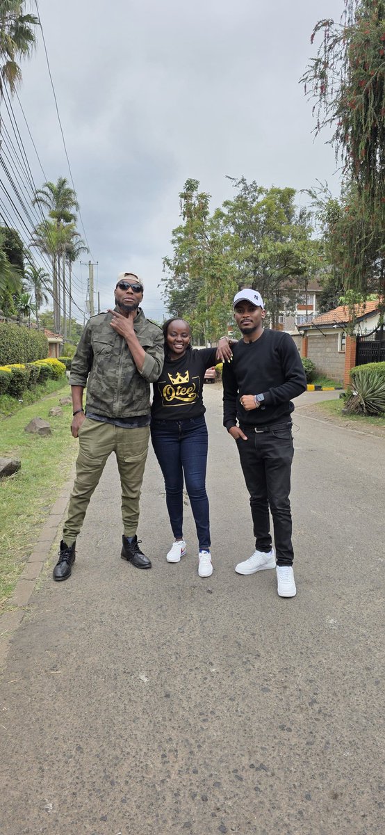 DJ Flash Kenya (@djflashkenya) on Twitter photo Loading..... <a href="/RadioCitizenFM/">Radio Citizen</a> 1pm to 4pm #WaksNaMbogi tupatane tupige #ReggaeNaFutaa
Mbogi.>> #Qtee #Bensu & #Flash Loading..... <a href="/RadioCitizenFM/">Radio Citizen</a> 1pm to 4pm #WaksNaMbogi tupatane tupige #ReggaeNaFutaa
Mbogi.>> #Qtee #Bensu & #Flash