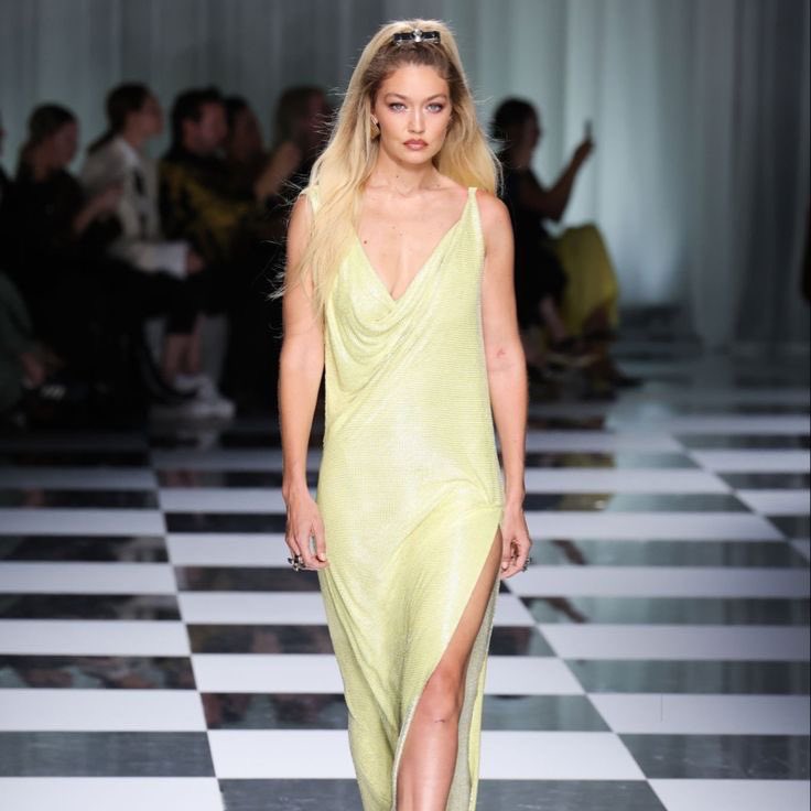 𝗡𝗲𝗳𝗲𝗿𝘁𝗮𝗿𝘆 𝗔𝗸𝘀𝗼𝘆 (<a href="/NefertaryDyath/">𝑵𝒆𝒇𝒚 ♡</a>) for 𝗩𝗲𝗿𝘀𝗮𝗰𝗲 (<a href="/1VersaceRP/">Versaceᴿᴾ | Parody Account.</a>) during the #MFWRP at the <a href="/RPFashionWeeks/">Fashion Week ᴿᴾ | Parody Account.</a>