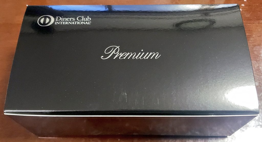 誕プレ ダイナースから誕生日プレゼントが届きました🎵 マルチケースです