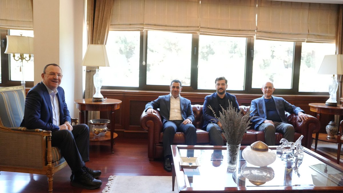 AK Parti Gaziantep Milletvekilimiz Bünyamin Bozgeyik ile birlikte İş insanı Mustafa Topçuoğlu’nun kız kardeşi, Vedat Topçuoğlu’nun yeğeni Filiz Topçuoğlu'nun vefatı dolayısı ile taziye ziyaretinde bulunduk.

Merhumeye Allah’tan rahmet, Topçuoğlu ailesine ve yakınlarına başsağlığı