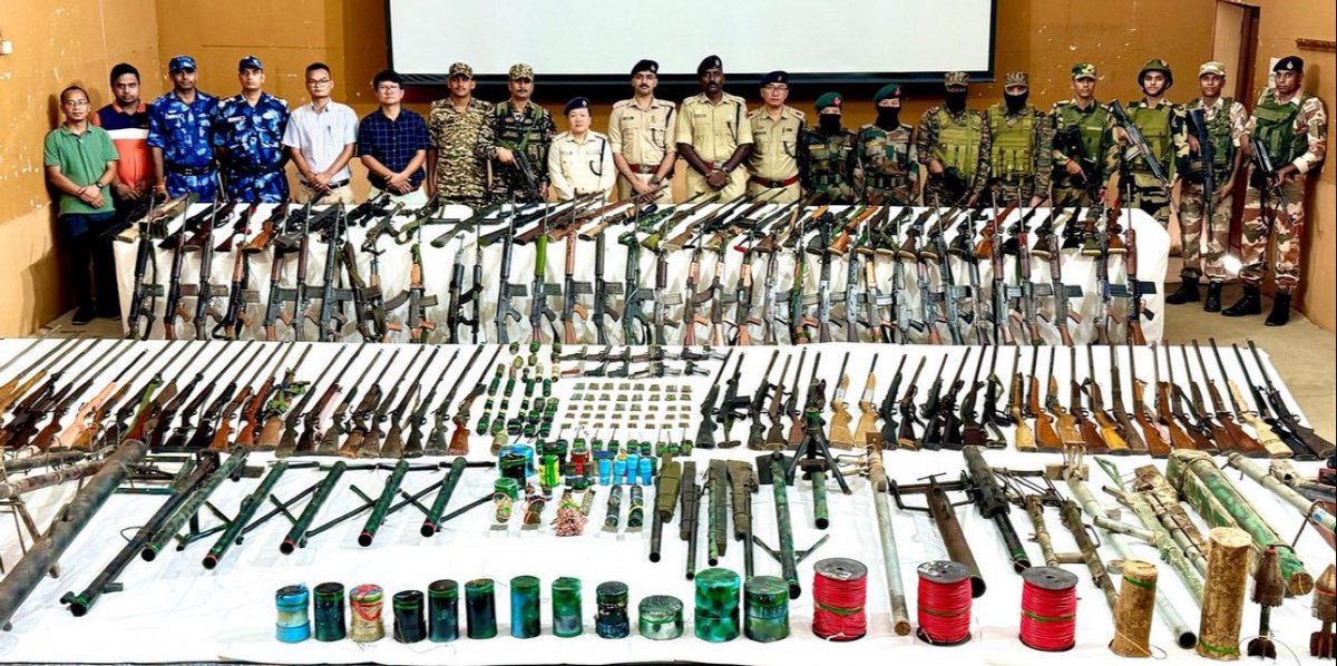 OneNortheast's tweet photo. 🚨 Massive joint op by Manipur Police, Army, Assam Rifles, CRPF &amp; BSF from midnight July 3-4 nets huge arms cache👇
🔸INSAS-21 | AKs-11 | SLR-26 | Snipers-2 | 51mm Mortars-2 | M79 &amp; more
Since Governor’s Rule,thousands of weapons recovered.Normalcy returning—slowly but surely🇮🇳✨ https://t.co/jUTrMtrn1B