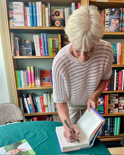 WimbledonBooks's tweet image. So pleased to again host the delightful Judy Murray yesterday. Packed shop, everyone had a lovely time meeting Judy, pictures taken, and buying her new book 'Game Set and Murder'. If you missed her don't fret, we still have some extra signed copies. @JudyMurray @Orionbooks