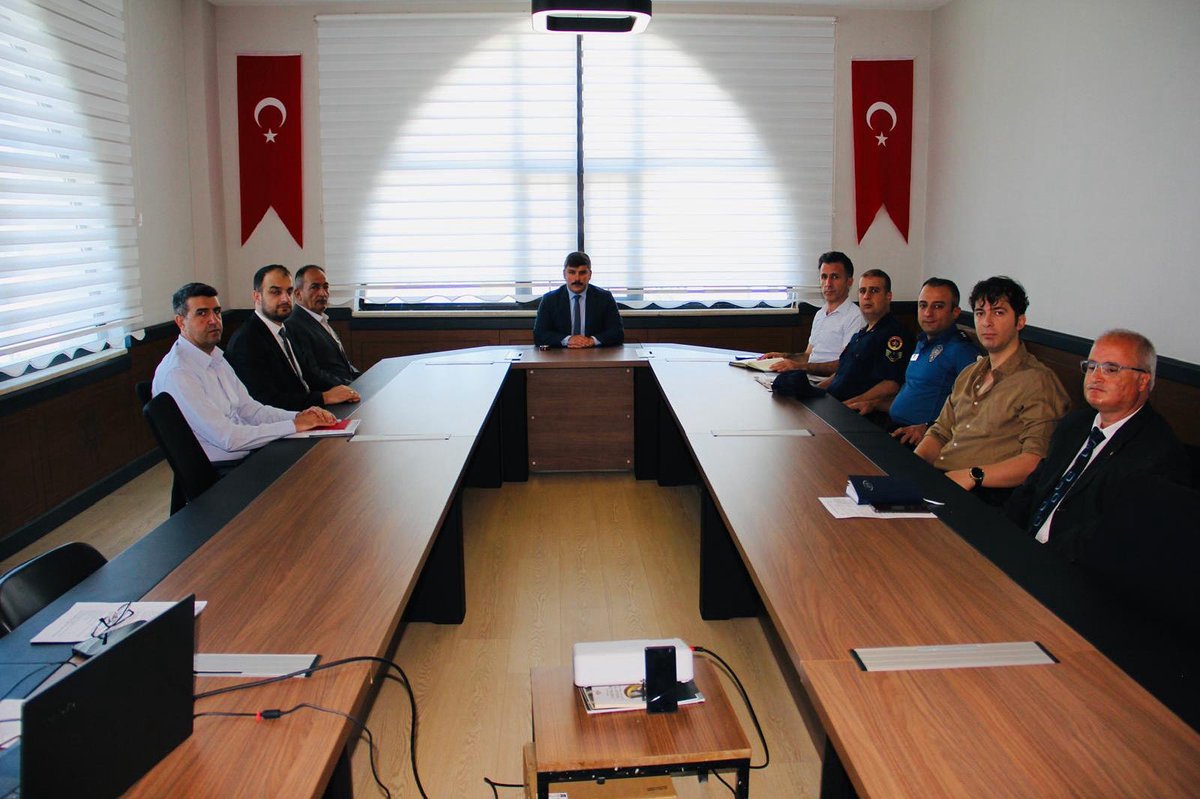 İlçe Kaymakamımız Sayın Muhammed Enes ÇIKRIK başkanlığında; ilgili kurum amirlerinin katılımlarıyla 15 Temmuz Hazırlık Toplantısı gerçekleştirildi.