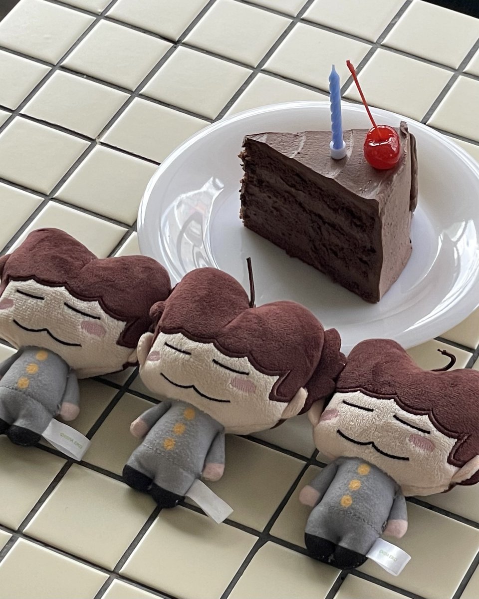 H_ettti's tweet photo. 📍홍대 무소식

초코 동동이 생일 파티 ➰💗

#HAPPYHYUKDAY
#오늘은_효기의날
#빅스막내_혁이_생일축하해혁 https://t.co/BWYypzfeQj