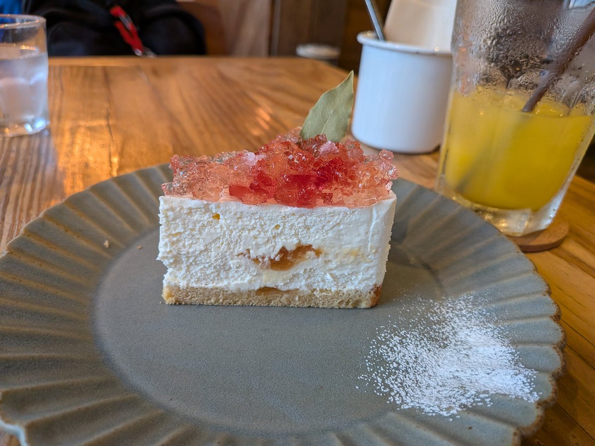 mhtj26's tweet photo. 大好きなCHILL KITCHENさんで、ボカディージョ(スペインのソウルフードらしい)とケーキ(ちゃんと可愛い名前あったんだけど忘れた💦)とオレンジジュース。ラストオーダー間際に行ってごめんなさい。今度は落ち着いた時間に行けたらいいな。
#東船橋カフェ
#Chillkitchen https://t.co/sHpEgRuhY9