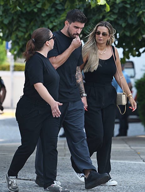Ruben Neves has arrived for the funeral of Diogo Jota and his brother André. 

Less than 12 hours ago he was still playing the Quarter Final in the USA, he flew straight to Portugal after the game for the funeral of his close friend. ❤️

#DiogoJota