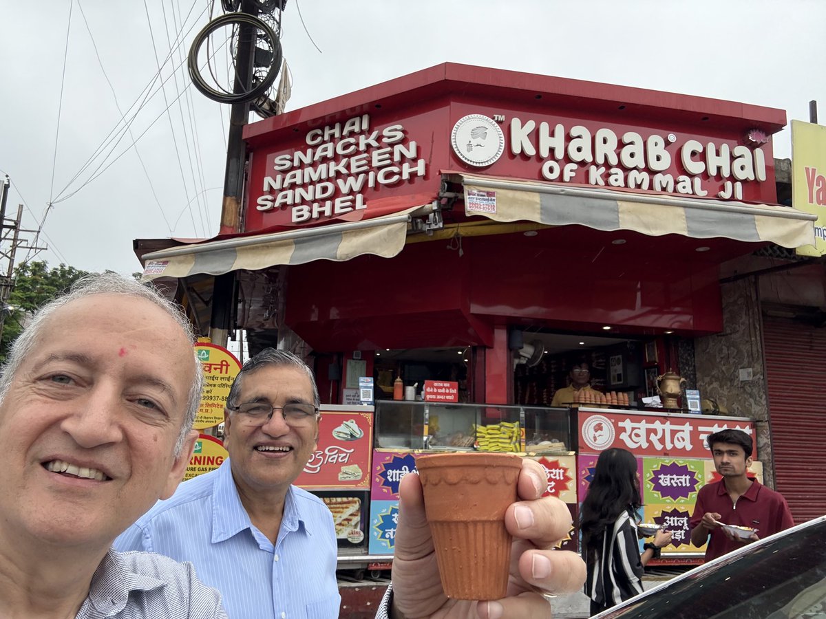 Jain_Physics's tweet image. Had tea at ख़राब चाय की दुकान in Indore.  One more thing off my bucket list !!