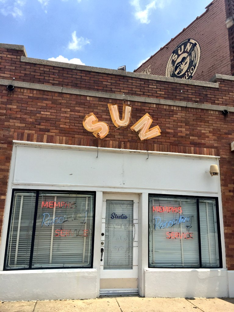 carlosgvizcaino's tweet image. #OTD July, 5 in 1954: @ElvisPresley records 'That's All Right' w/ #ScottyMoore &amp;amp; #BillBlack. 
It would be #Elvis' first release on @sunrecords.