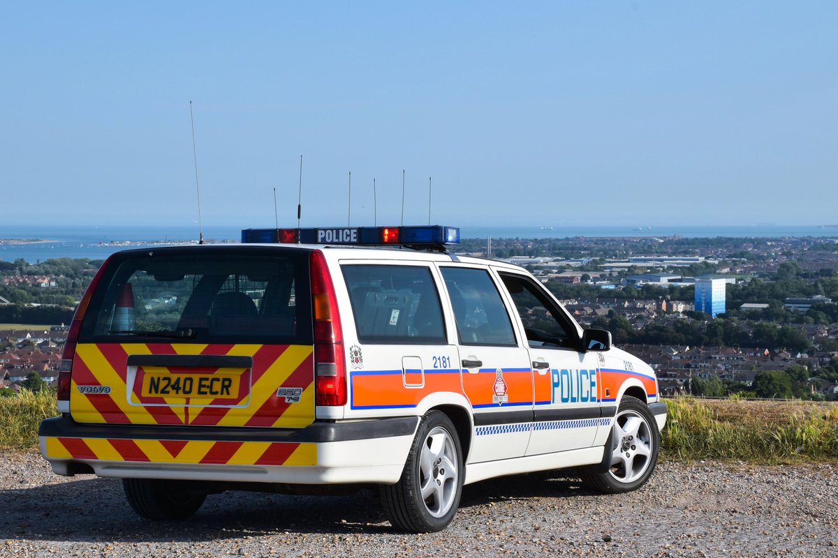 Had the pleasure of getting some photos of this beautifully restored <a href="/HantsPolRoads/">Hampshire Roads Policing Unit</a> Volvo 850 T5 last week, fair to say it looks fantastic! 🚓