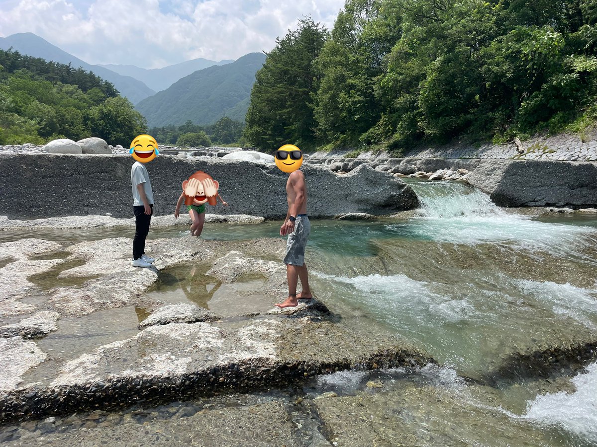 bru_7007's tweet photo. 30代オジサンズBBQで川にて童心に帰る😎

川冷たくて気持ち良か���た〜❄️
日焼けが痛い🥵 https://t.co/5N28Htubkh