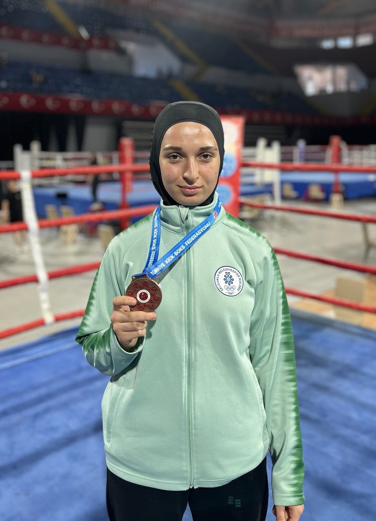 🥊 KİCK BOKS TAKIMIMIZ TÜRKİYE ŞAMPİYONASINA DAMGA VURDU!🇹🇷

Selçuklu Belediyespor Kick Boks Takımımız, İzmir’de düzenlenen ve 6000’e yakın sporcunun katıldığı Türkiye Kick Boks Şampiyonası’nda 2 altın, 3 gümüş ve 3 bronz madalya kazanarak önemli bir başarıya imza attı.

🏆 8