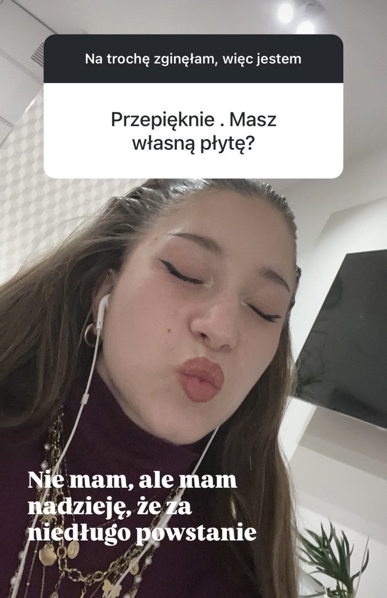 Nic mnie tak nie śmieszy jak osoby które myślą, że są znane i oni już album będą nagrywać😂 To ile jest teraz pseudoartystów albo pseudoinfluencerek to szok #t5m3