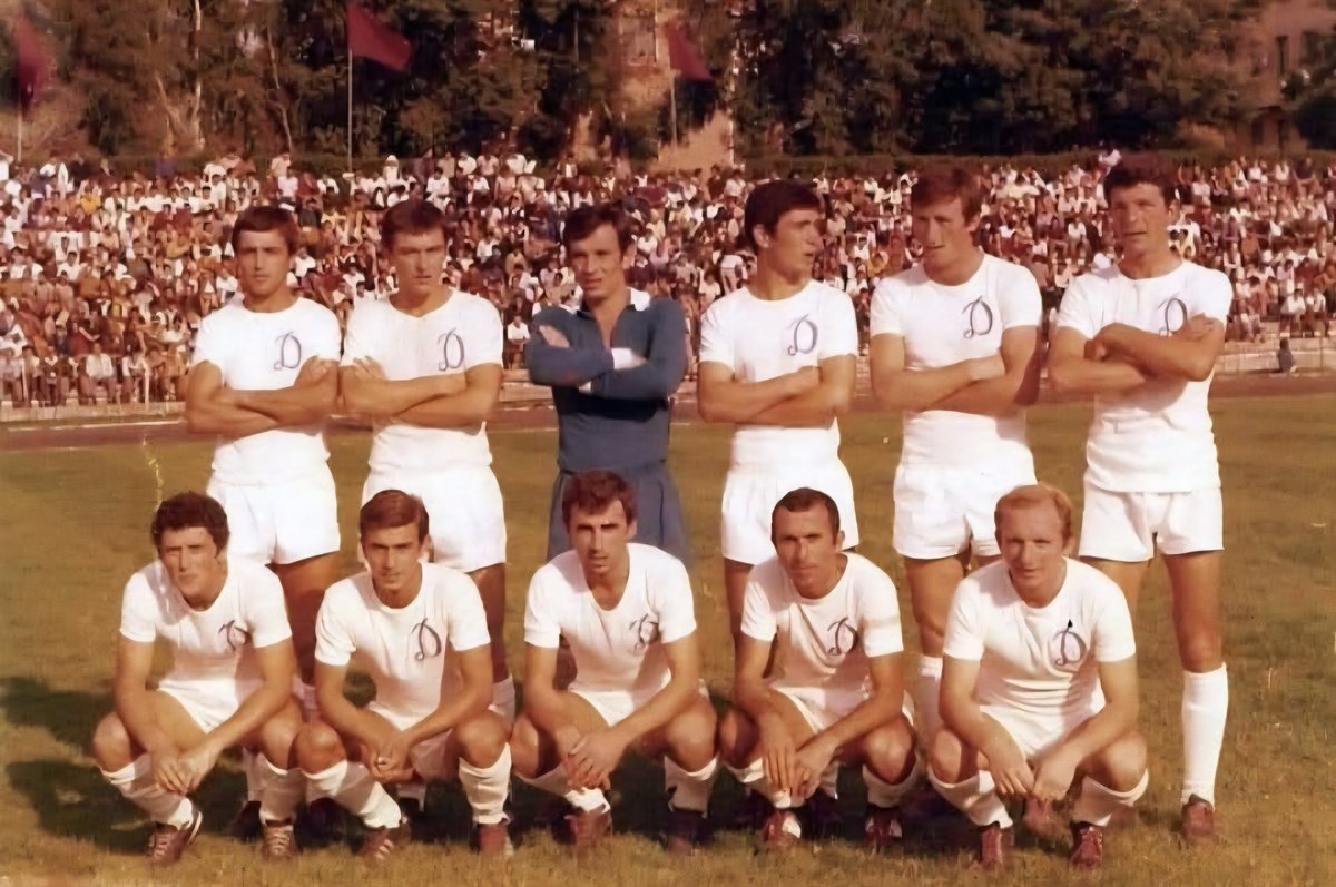 fussballgeekz's tweet photo. The #DinamoTirana side of the 70's - Trekëndëshi i Artë (The Golden Triangle; Zeri, Ballgjini, Pernaska) fired #Blute - The Blues - to unrestrainable success.
The Story of The Blues is told in detail in my book, Inside the Hermit Kingdom 👇
https://t.co/sKv8VosKlX https://t.co/hPUJxst0LX