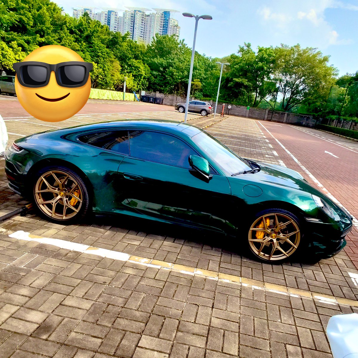 自从我四月份贴了绿色车膜

比特币就从七万涨到十一万

现在我又想换颜色了

换什么颜色好呢？