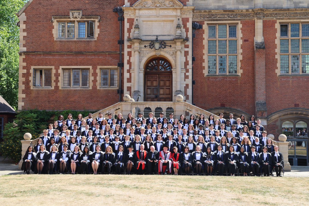 rogermosey's tweet image. I’m so proud of this lot: the new @Selwyn1882 graduates. They, and young people like them, make it possible to be optimistic about the future.